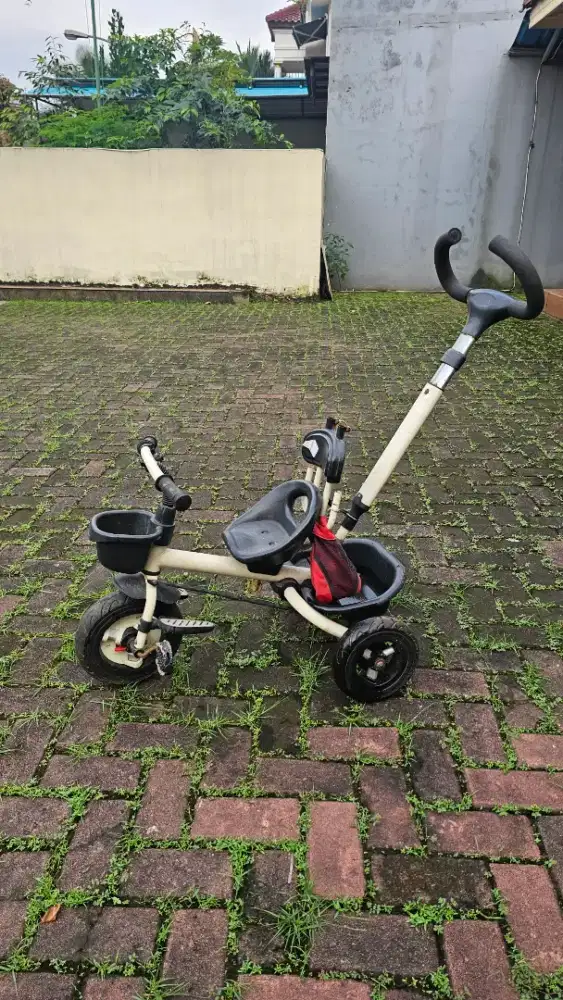 Sepatu dorong untuk todler