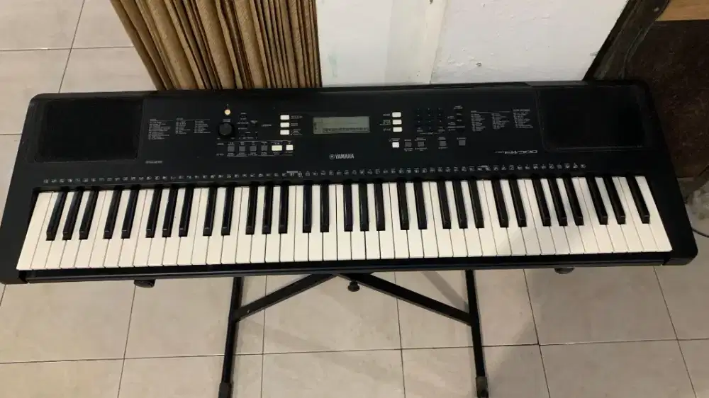 Keyboard Yamaha PSR EW300 76 Tuts