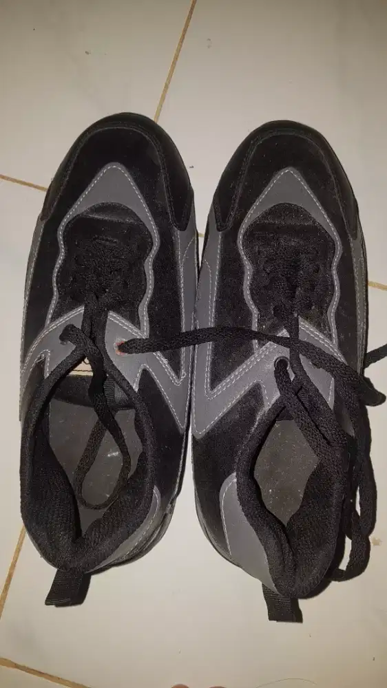 Sepatu bekas ringan pas untuk cowo cewe