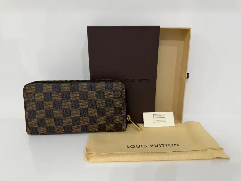 AUTHENTIC Louis Vuitton Zippy Wallet Damier Ebene