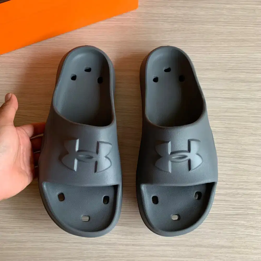 Under Armour Locker V Slides sandal sendal original size 44