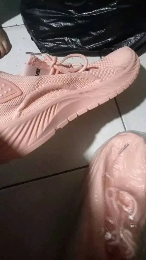 Sepatu wanita kondisi baru bngt