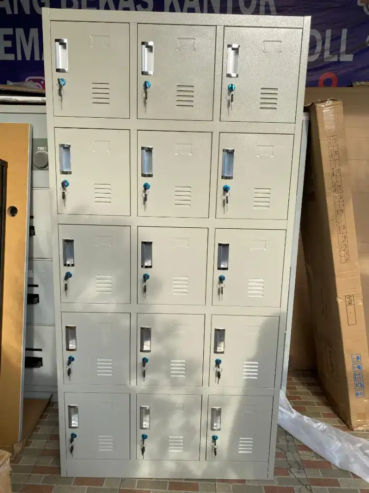 Locker 15 Pintu Plat Besi