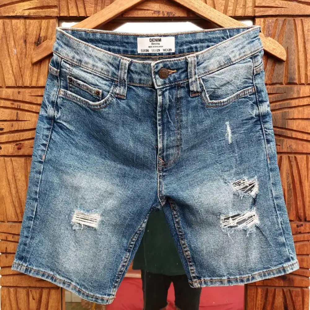 BERSHKA - Exclusive Ripped Short Denim Jeans