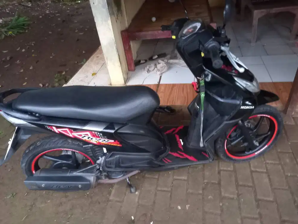 Jual Honda Beat Hitam Tahun 2012 (Karbu)