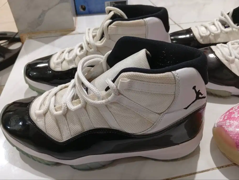 Koleksian Jordan retro 11