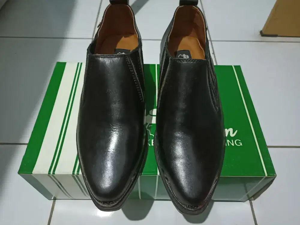 Sepatu Dr Kevin Original