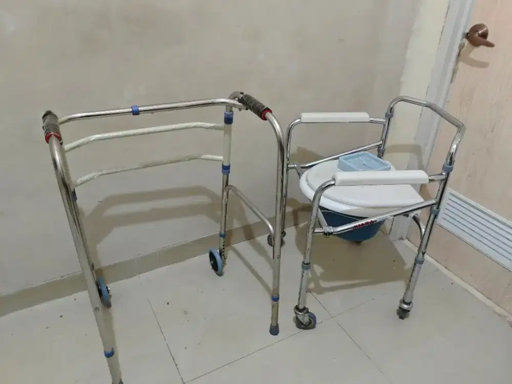alat bantu jalan dan kursi wc  lansia