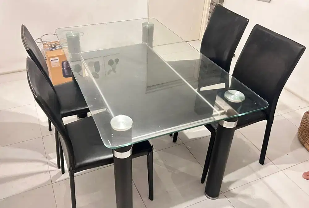 Jual Meja Makan Kaca 4 Kursii