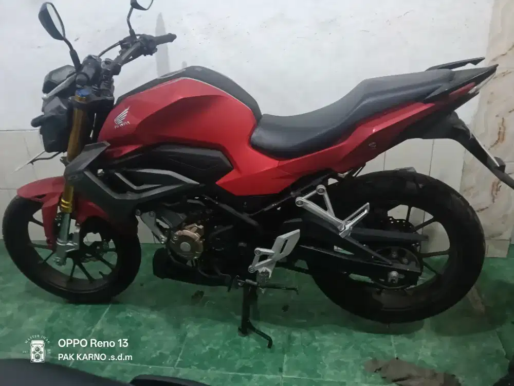 Cb 150 r new  mulus seperti baru