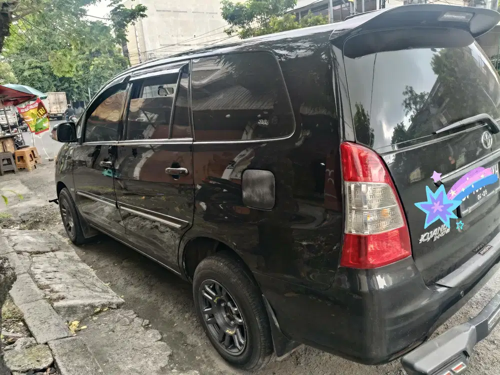 Toyota Kijang Innova 2011 Bensin