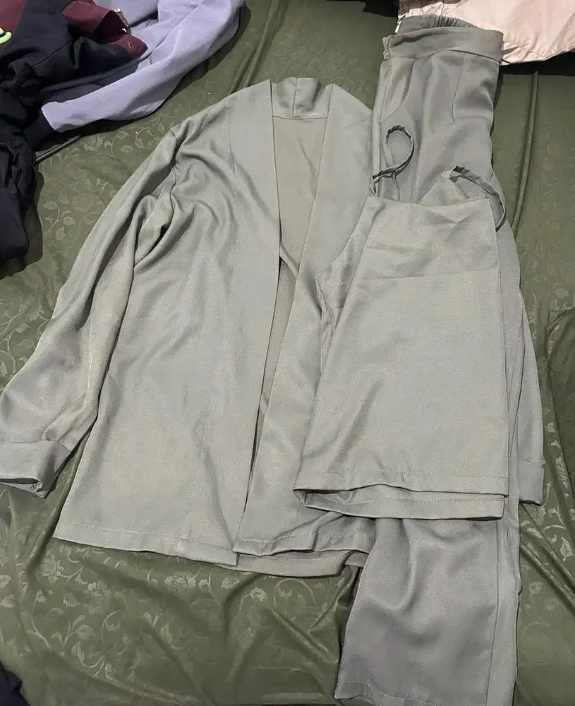 PRELOVED ONE SET WANITA