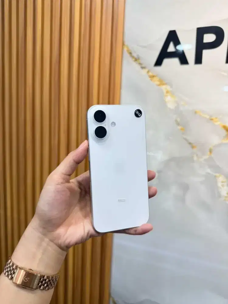 iPhone 16 128GB White iBox ( Garansi aktf s/d febuari 2027 )