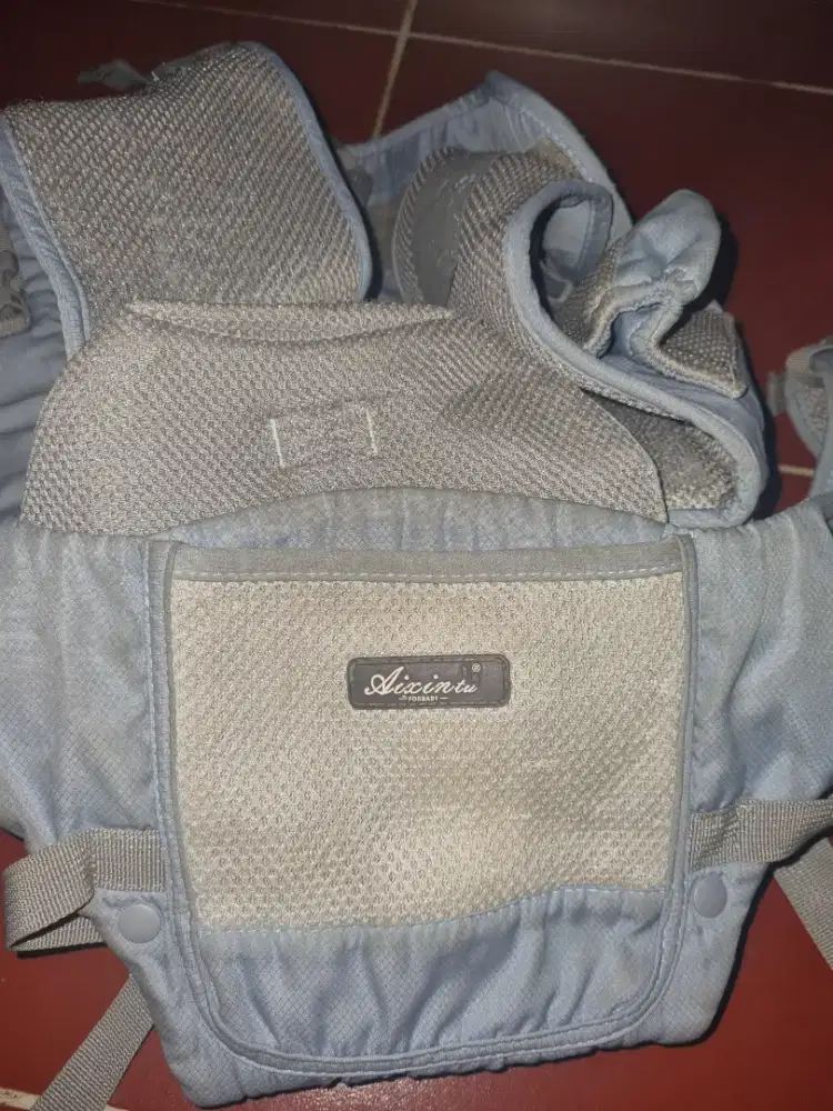 Gendongan bayi preloved