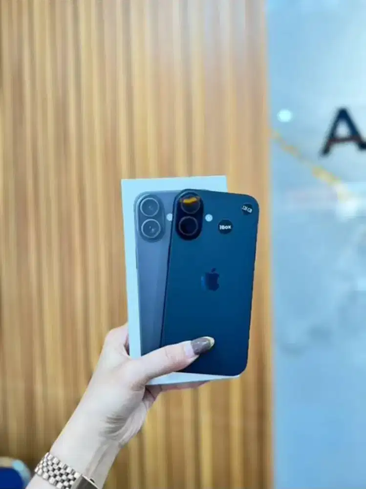 iPhone 16 128 GB Black iBox ( Garansi aktf s/d januari 2026 bh 100%)