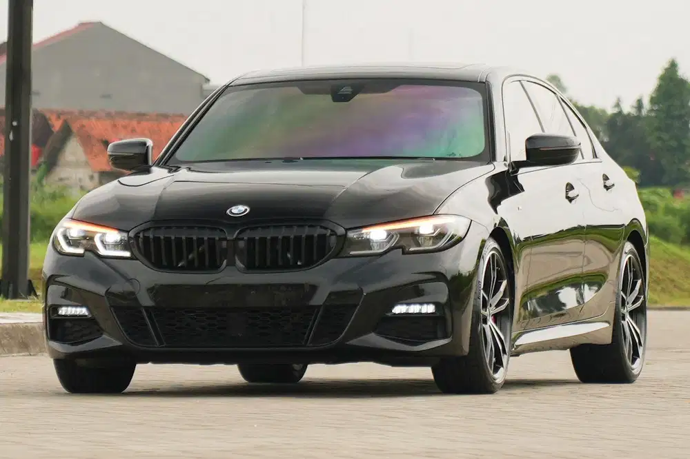 Impian Pria! BMW 330i M-Sport 2022 Black Dark Vader! Lowest Odo?