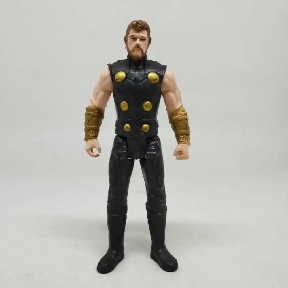 Figure thor baju hitam