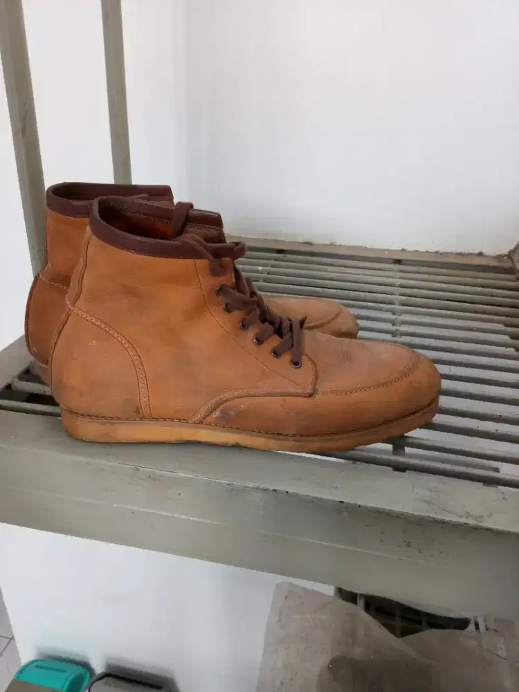Sepatu kulit seperti di foto masih bagus bisa di cek