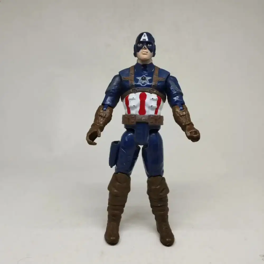 Figure captain america minus C