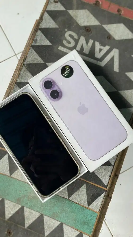 iPhone 17 256GB Lavander Garansi iBox November 2026