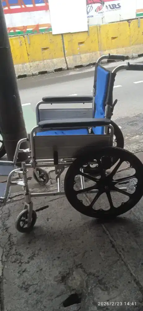 Kursi roda almunium rem tangan siap pakai