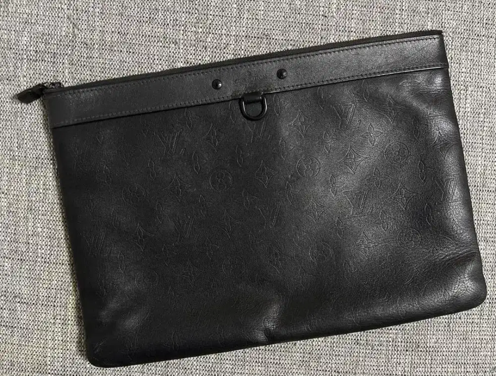 Pouch lv authentic original