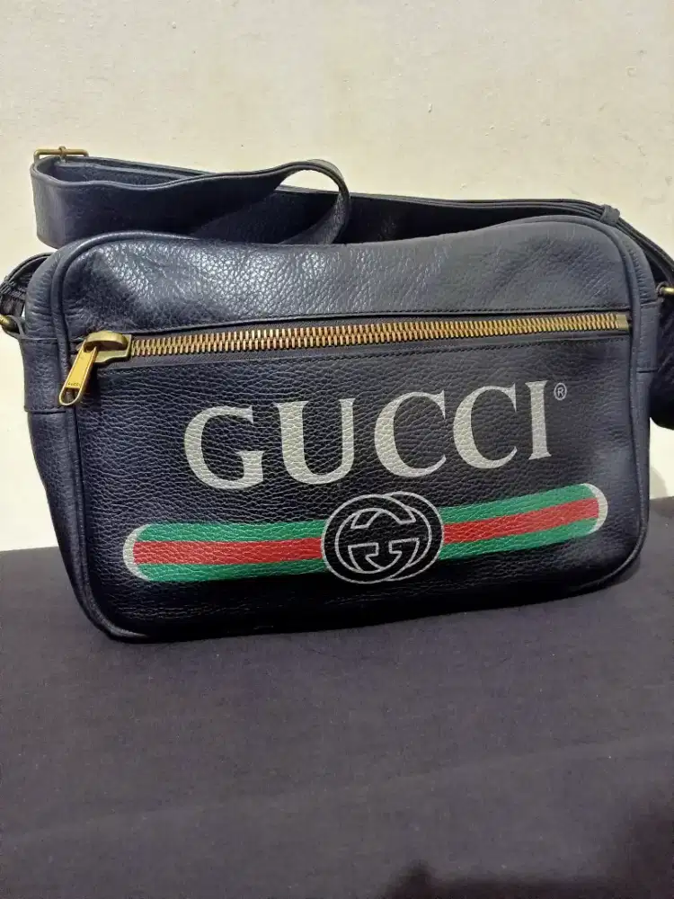 Gucci Sling bag preloved