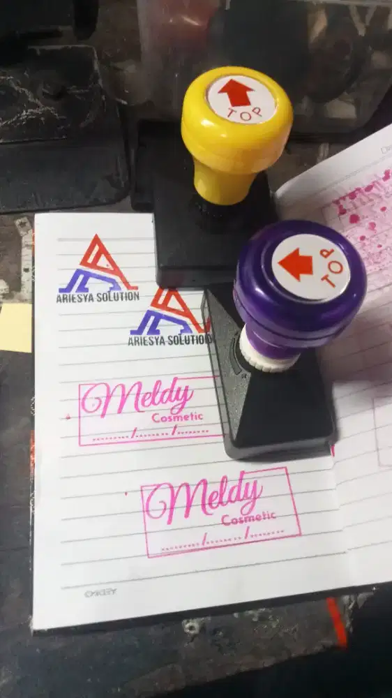 Mengerjakan Stempel Warna