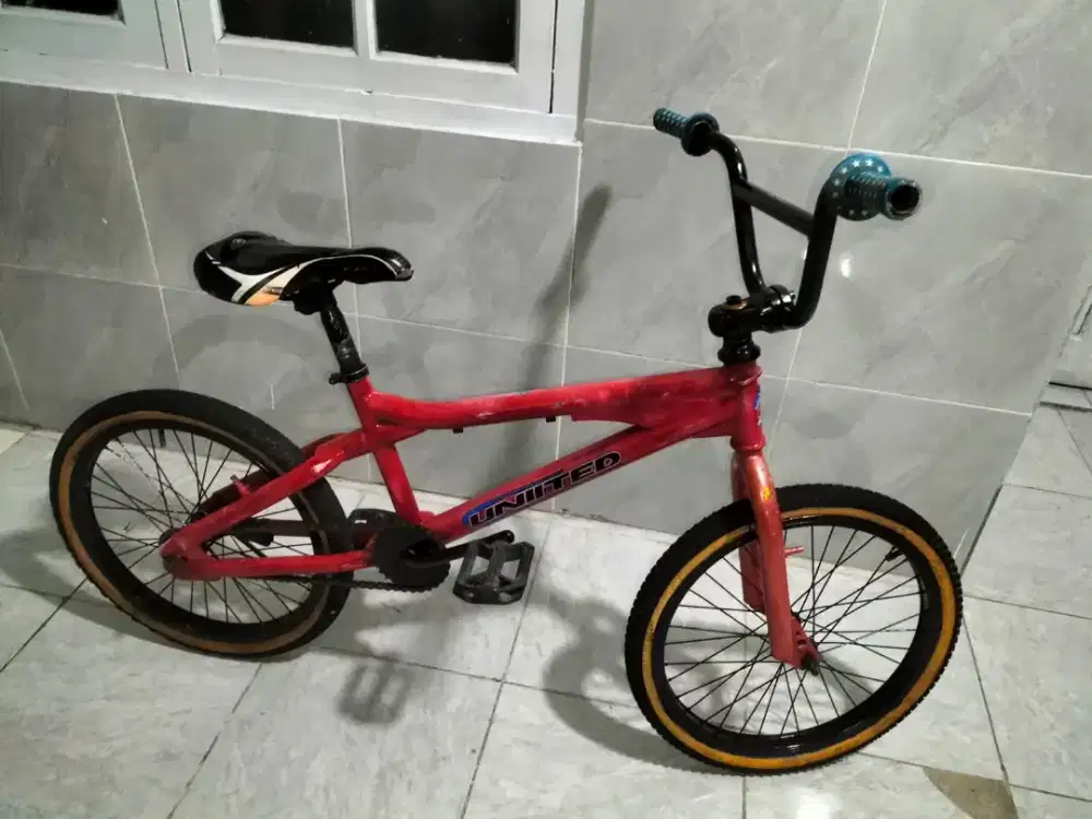 Sepeda BMX ukuran 20 united rem tarpedo kondisi normal
