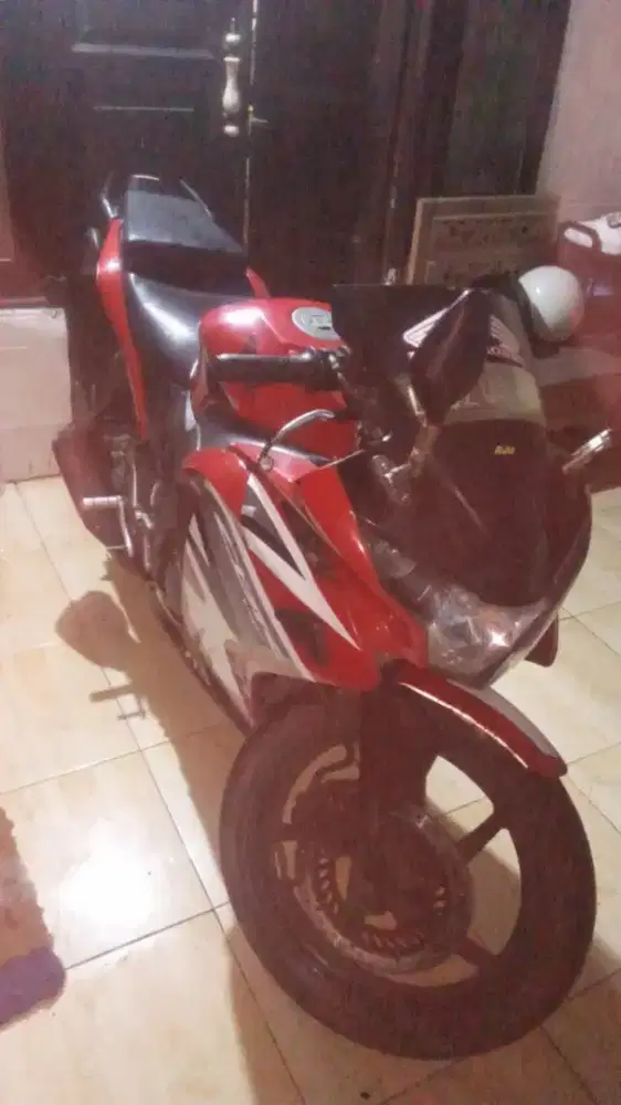 Motor CBR 150 R ss lengkap komplit hidup plat L (2028) seperti baru