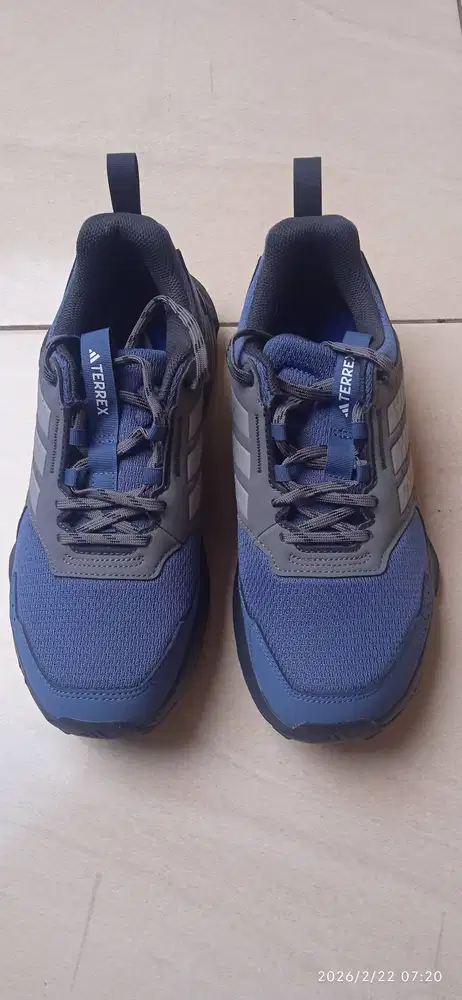 Jual cepat sepatu running Adidas Terrex