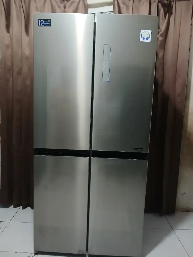 Dijual kulkas side by side midea 4 pintu kondisi masih mulus