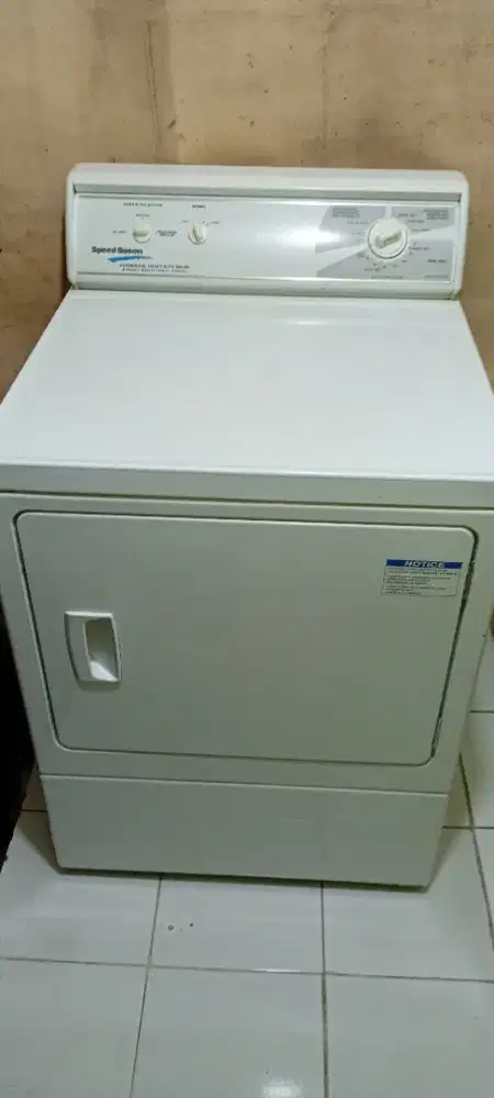 Mesin pengering laundry