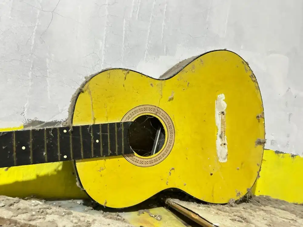 GITAR TANPA SENAR