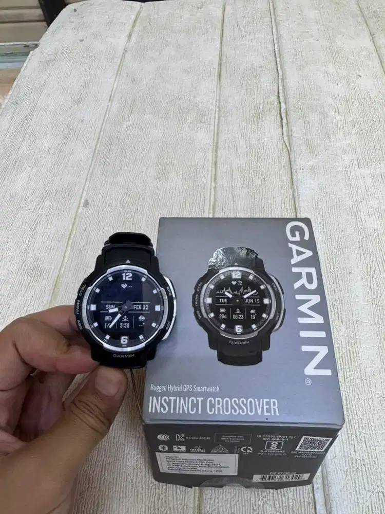 Garmin instinct Crossover smartwatch gps tracker garansi resmi bekas