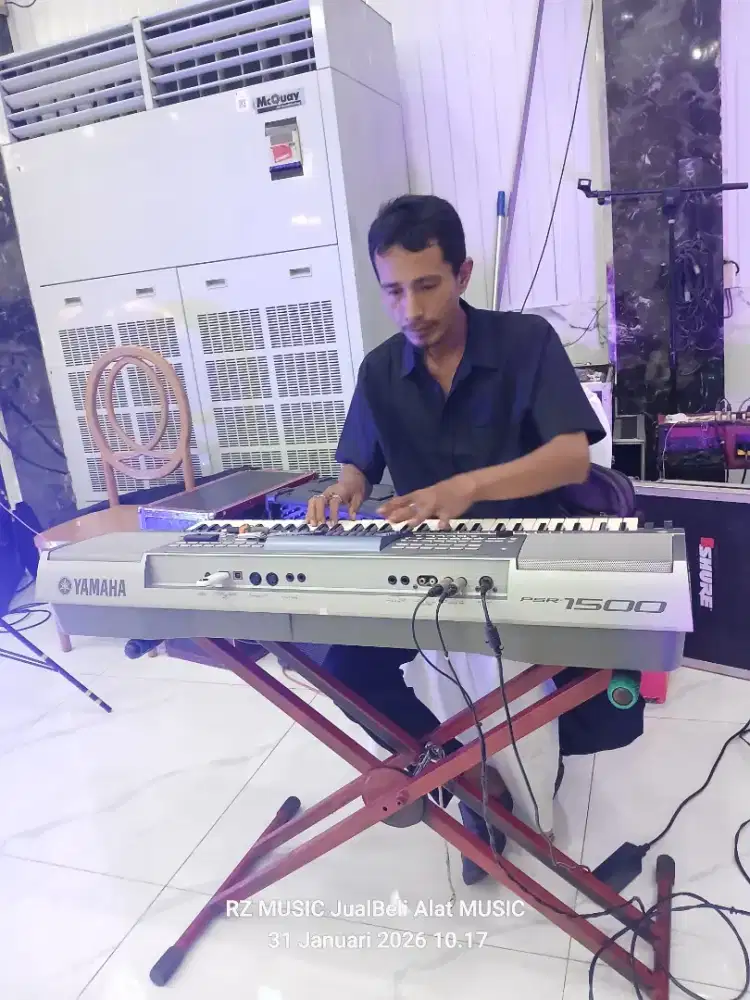 Alat music & leptop di cari