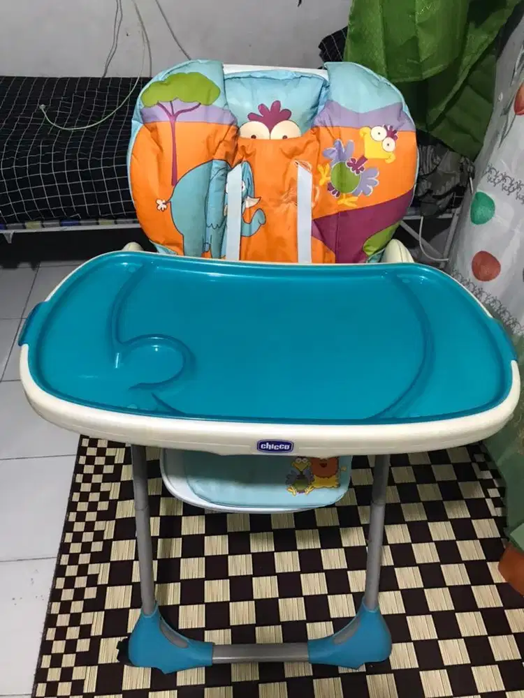 kursi makan bayi