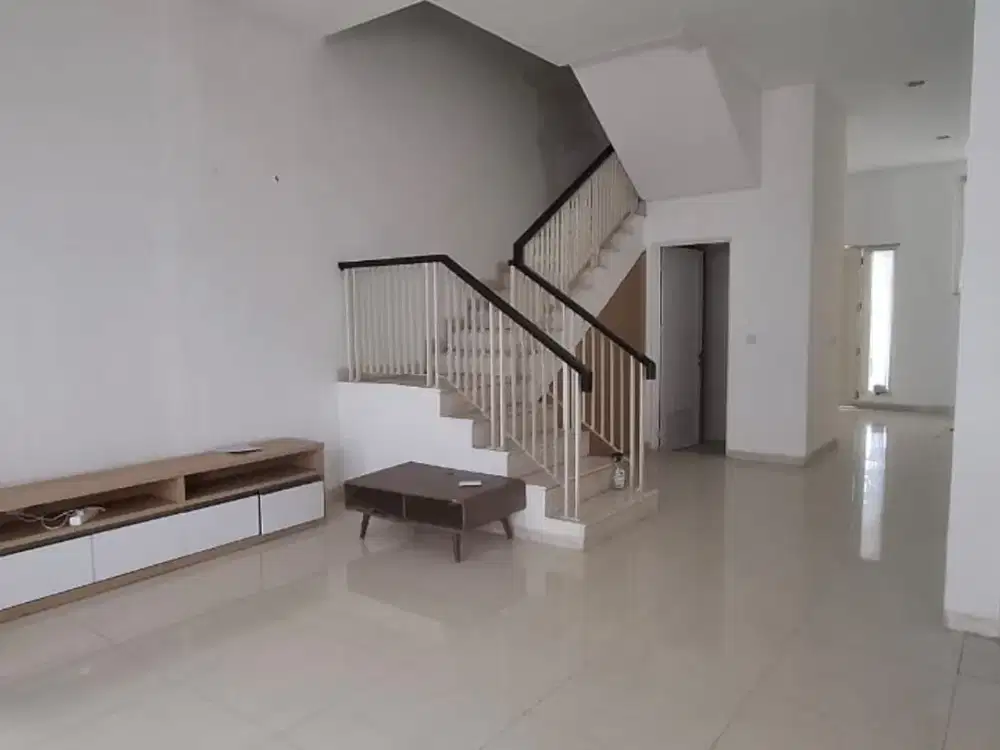 Disewa Rumah PIK Crown Golf Furnished 2Lt Uk240m² at Jakarta Utara