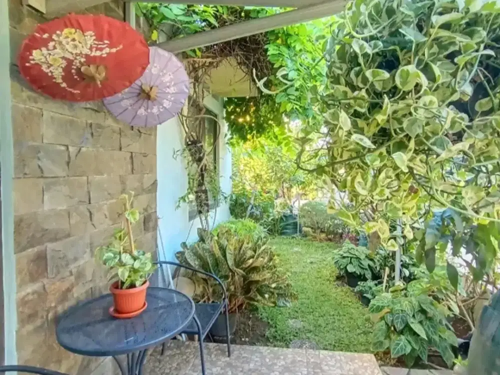 Dijual rumah hoek di cinere dalam cluster, harga 1 milyar an, lingkungan asri bebas banjir lokasi strategis, parkir luas, 1 km dari pintu tol Brigif