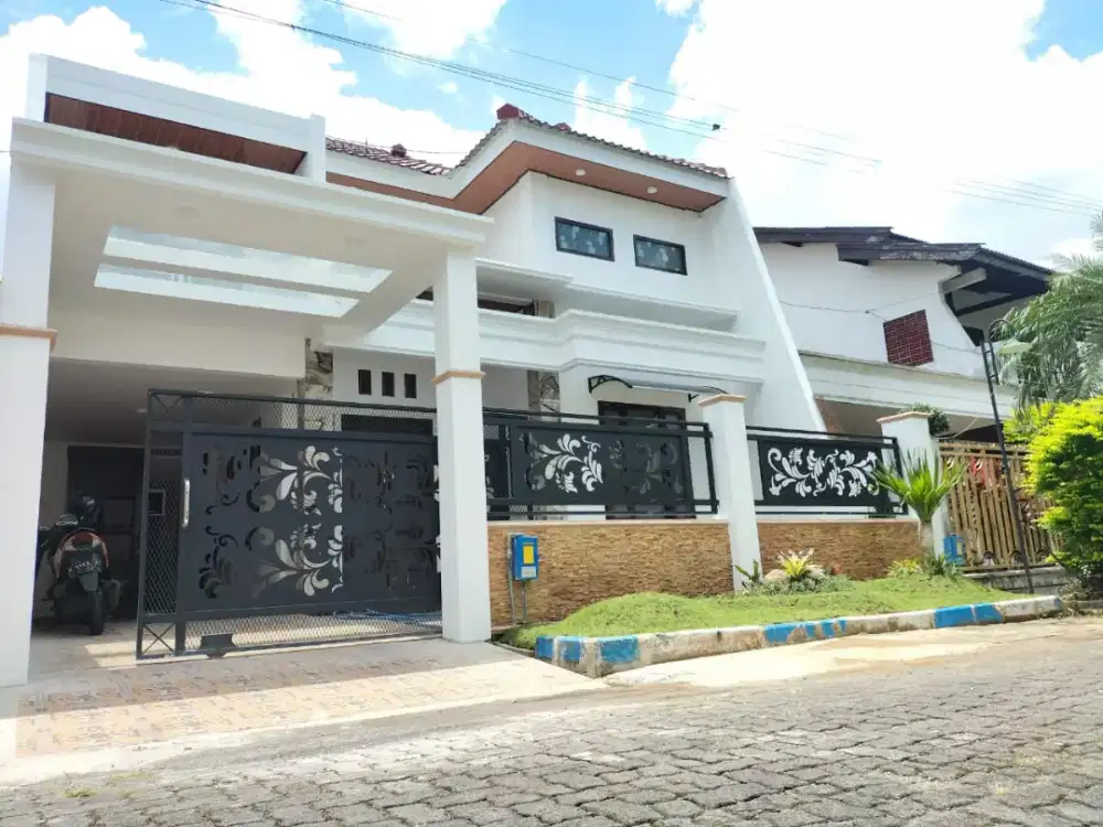 Di jual rumah mewah araya kota malang