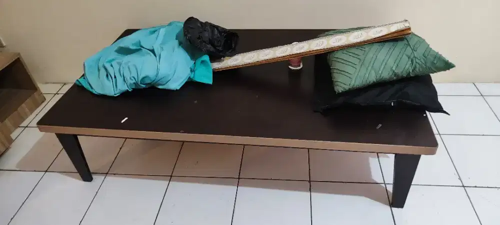 Dijual meja satu set dengan rak buku