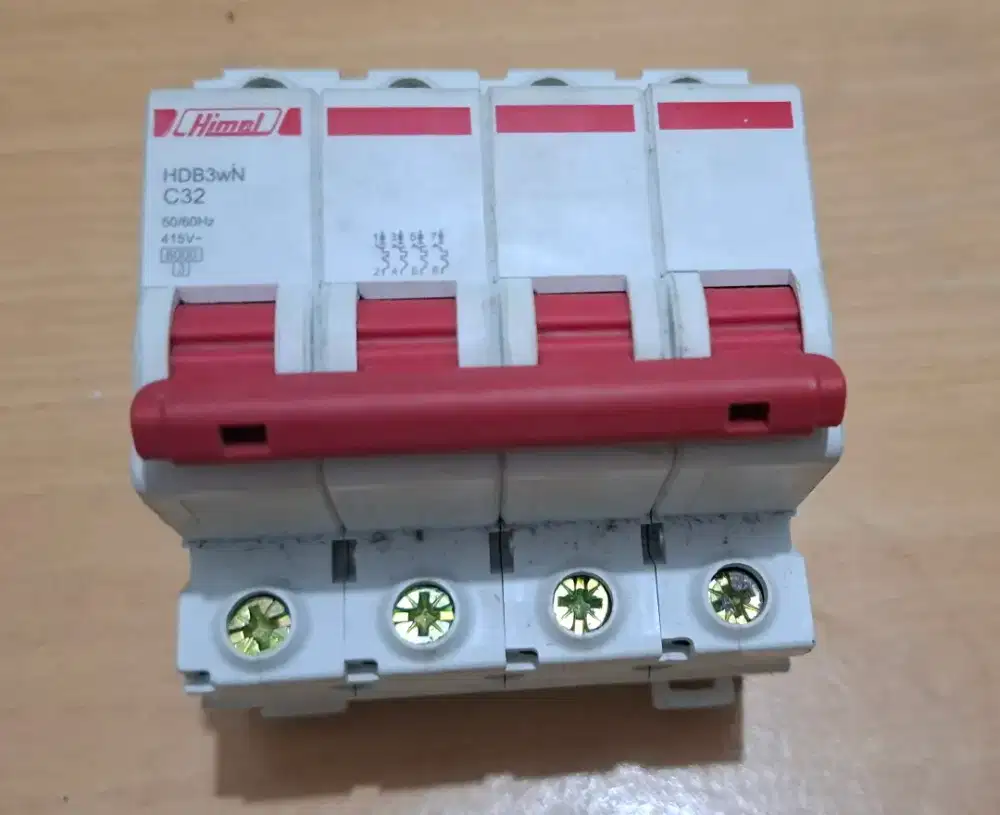 MCB 4P 32A 415V~ 50/60Hz