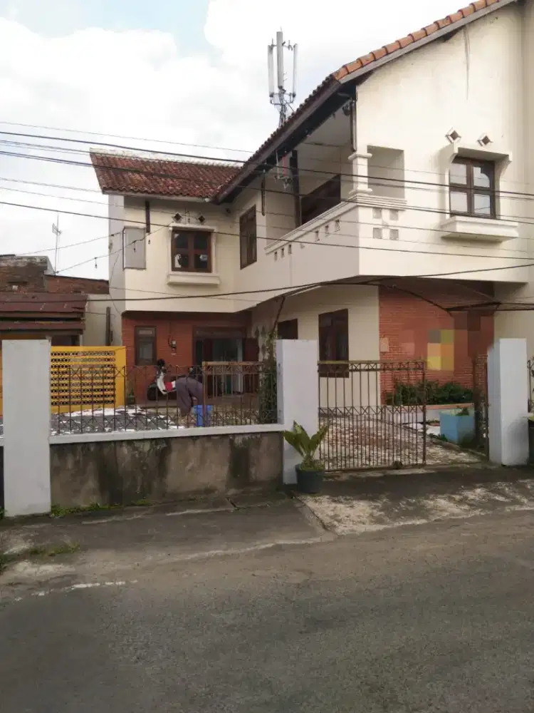 Di jual rumah hitung tanah lokasi bunga bunga suhat kota malang
