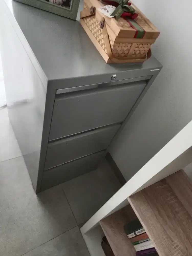 Lemari Besi 3 tingkat (Bekas)