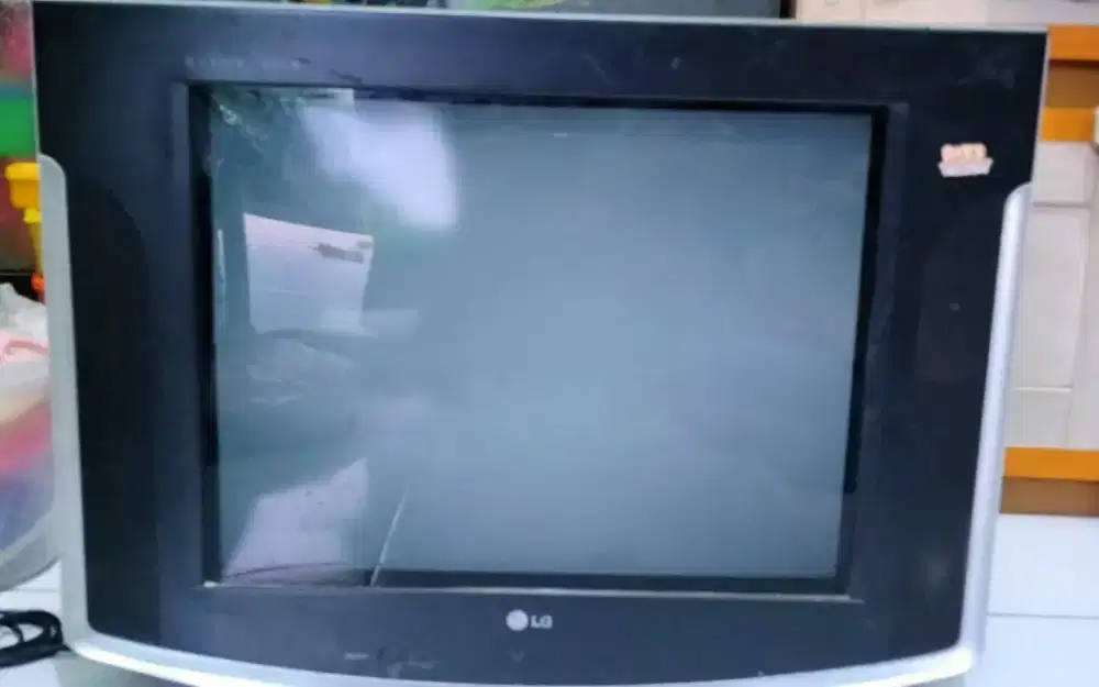 TV Tabung LG 21 inch Masih Hidup Minus Layar Keluar Warna Hijau