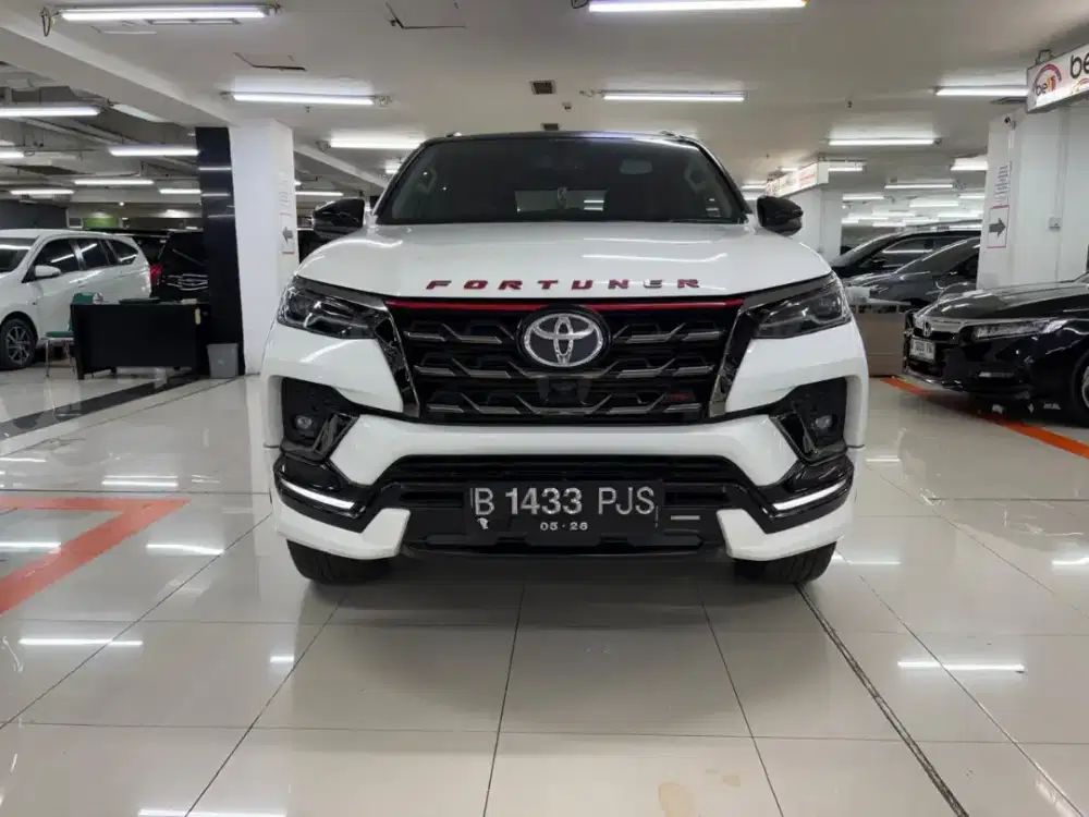 Toyota fortuner vrz trd 2021 (low km) tgn 1 pribadi putih low km