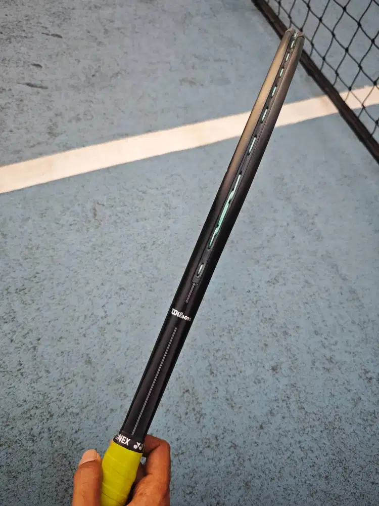 Raket Tenis Wilson RF 01 berat 300 gram Head size 98