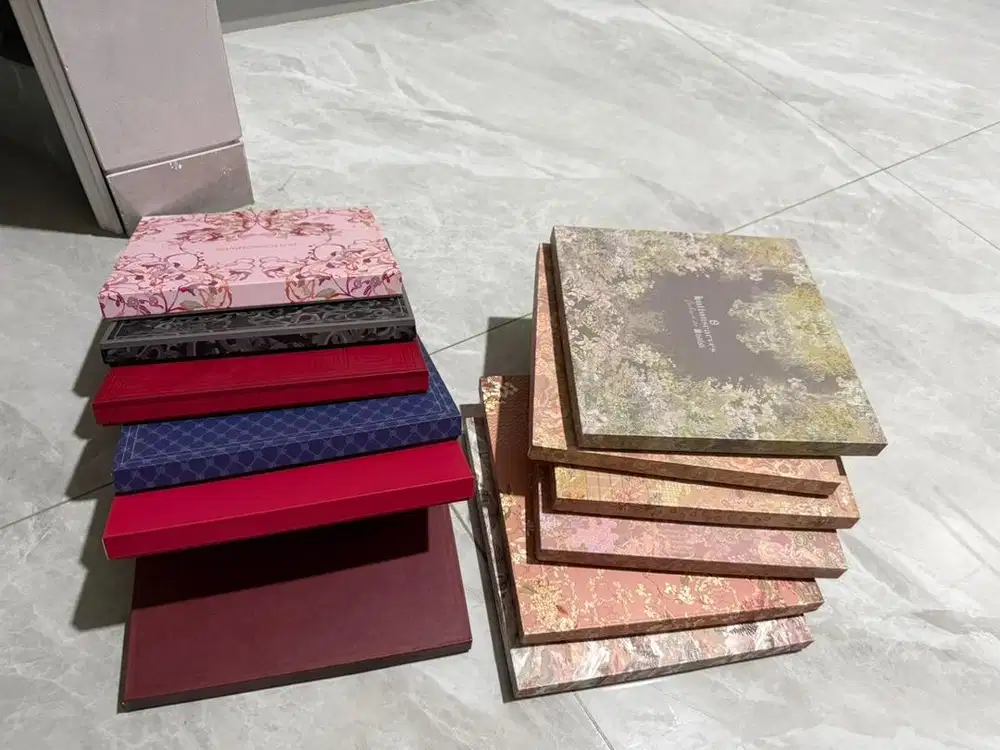 BOX Hijab Buttonscarves