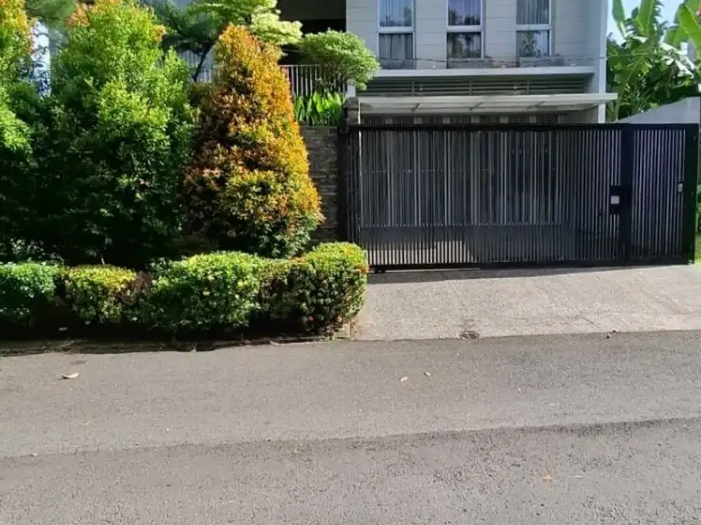 Rumah Gading Kusuma Kelapa Gading 12x22m 3 lantai, bagus dan strategis