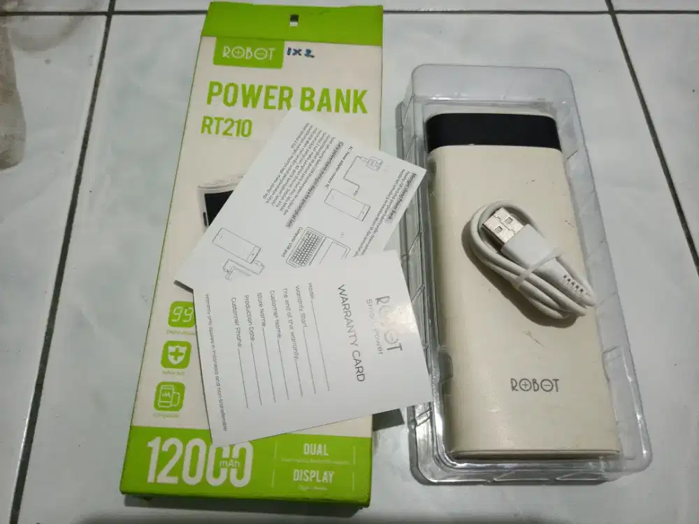 Power Bank Robot Rp230,ribu nego, kondisi baru 3minggu pemakaian